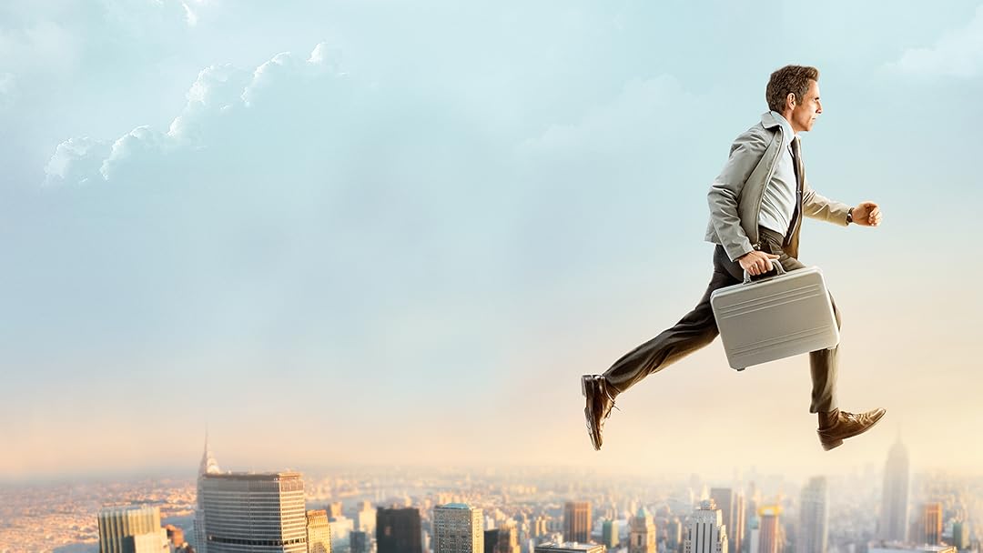 Ben Stiller, como Walter Mitty, flutua no céu sobre a cidade vestido de executivo